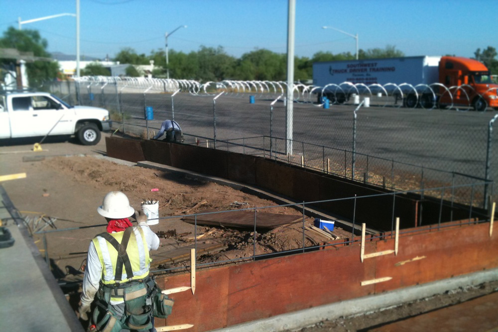 truck-loading-ramp-wall-76